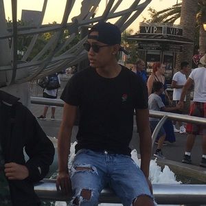 Meet your Posher, Abiel